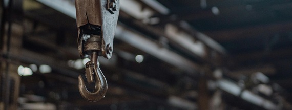 Creator capturing attention with compelling hook — image via Pexels