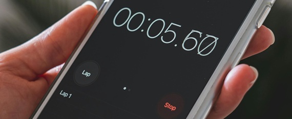 Stopwatch overlay on workout scene (Unsplash)
